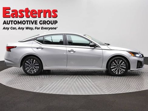 Used 2024 Nissan Altima 2.5 SV FWD image 4