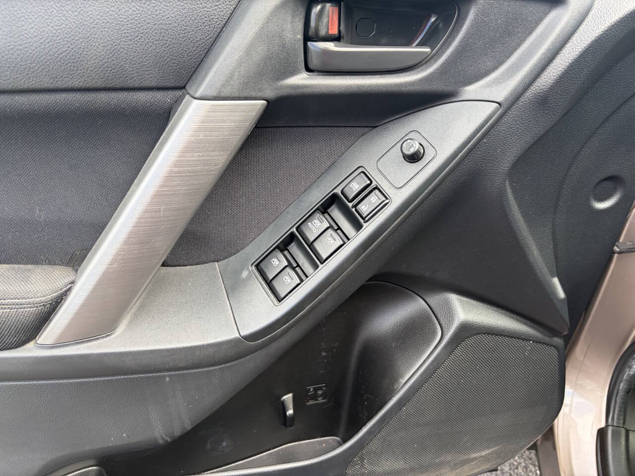 Used 2014 Subaru Forester 2.5i Premium w/ All-Weather Package AWD/4WD image 8
