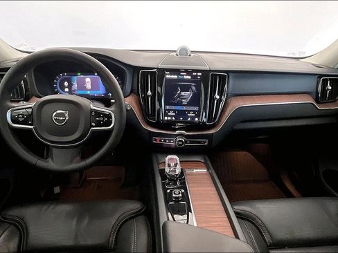 Used 2023 Volvo XC60 B5 Ultimate w/ Climate Package image 21