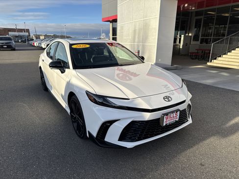 Used 2026 Toyota Camry XLE w/ Convenience Package image 1