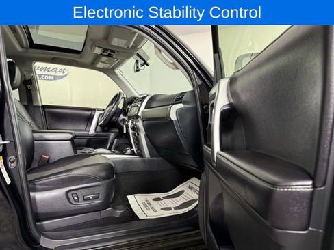 Used 2016 Toyota 4Runner SR5 Premium image 17