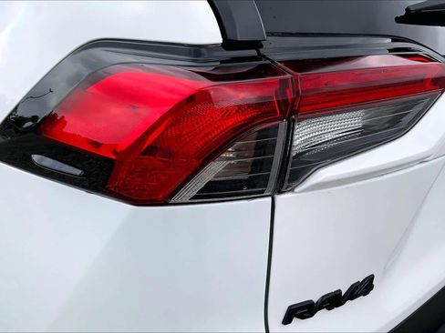 Used 2022 Toyota RAV4 LE image 28