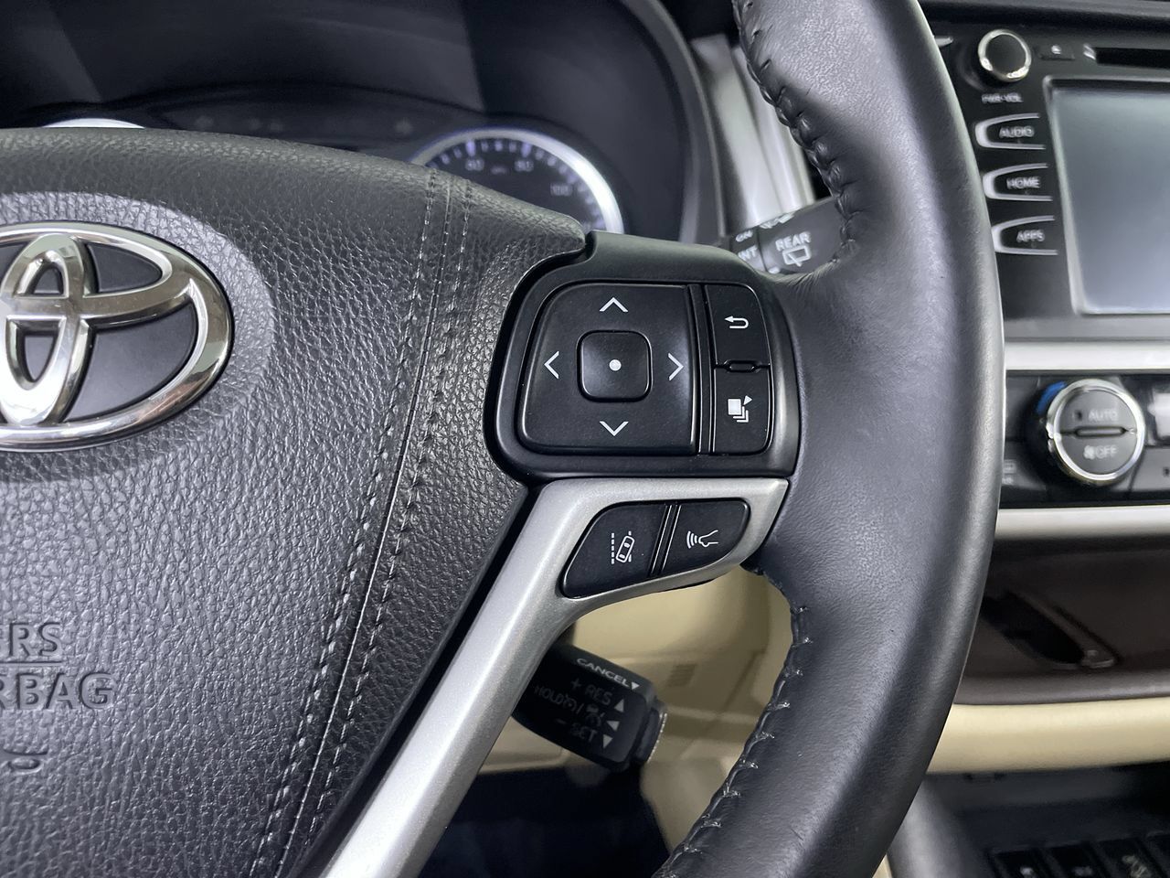 Used 2017 Toyota Highlander XLE AWD/4WD image 29