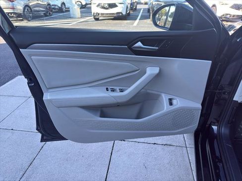 Used 2023 Volkswagen Jetta SE w/ Panoramic Sunroof Package FWD image 12