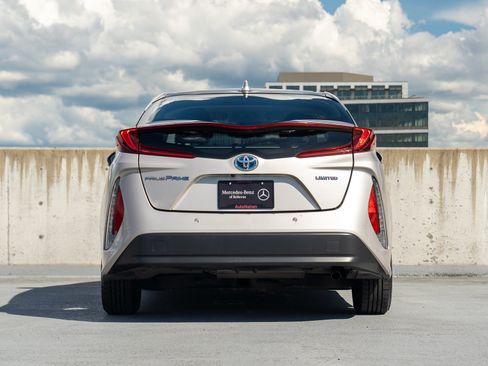 Used 2022 Toyota Prius Prime Limited FWD image 5
