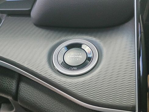 New 2025 Jeep Grand Cherokee Laredo X w/ Luxury Tech Group I image 18