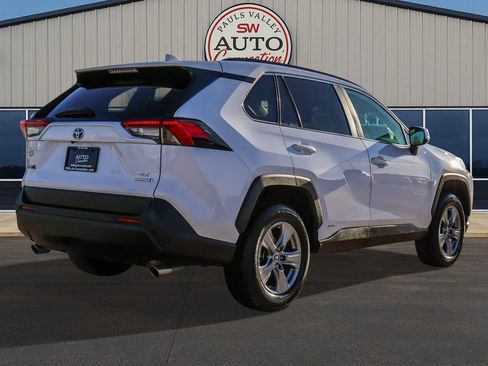 Used 2022 Toyota RAV4 LE image 7