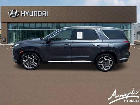 Used 2024 Hyundai Palisade SEL w/ Premium Package FWD image 2