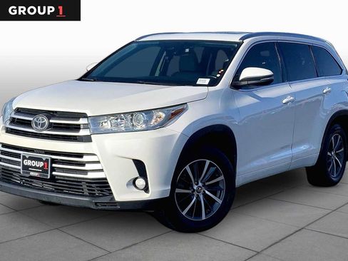 Used 2018 Toyota Highlander XLE w/ Carpet Mat Package (TMS) AWD/4WD image 1