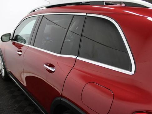 Used 2021 Mercedes-Benz GLB 250 4MATIC w/ Premium Package image 9