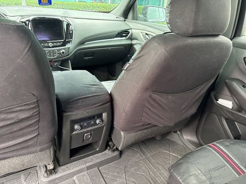 Used 2022 Chevrolet Traverse LT FWD image 11