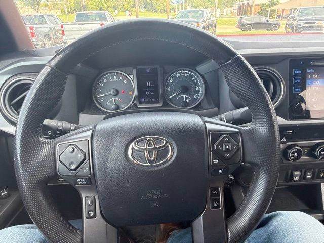 Used 2018 Toyota Tacoma TRD Off-Road AWD/4WD image 41