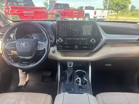 Used 2020 Toyota Highlander Limited AWD/4WD image 9
