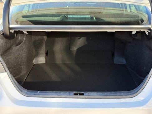 Used 2024 Toyota Camry SE image 9