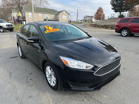 Used 2016 Ford Focus SE image 4
