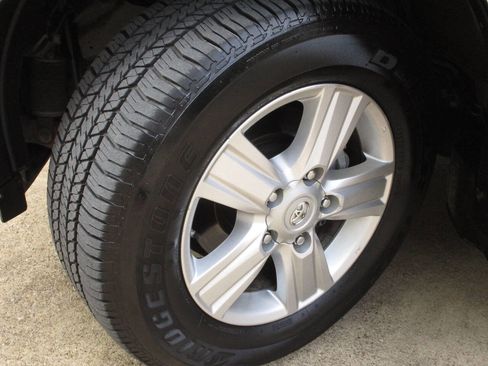 Used 2014 Toyota Land Cruiser image 25