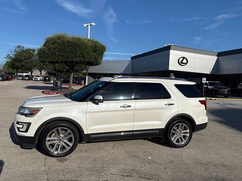 Used 2016 Ford Explorer Limited w/ Equipment Group 301A FWD image 2