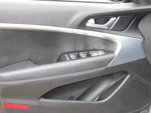 Used 2022 Genesis G70 2.0T RWD image 10