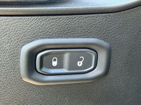 Used 2018 Jeep Wrangler Unlimited Sport S AWD/4WD image 7