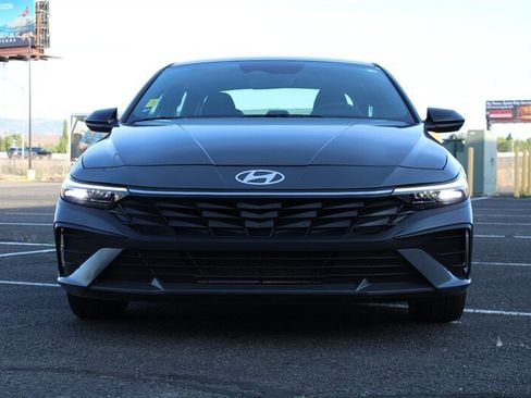 Used 2025 Hyundai Elantra Sport FWD image 3