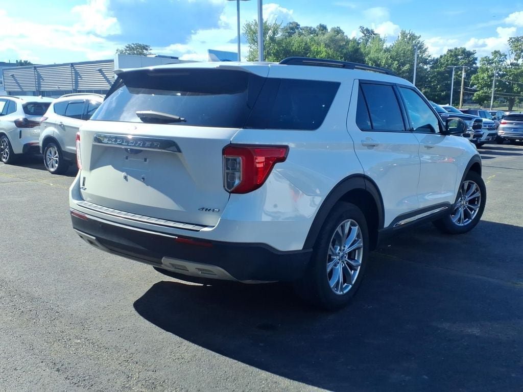 Used 2023 Ford Explorer XLT w/ Equipment Group 202A AWD/4WD image 6