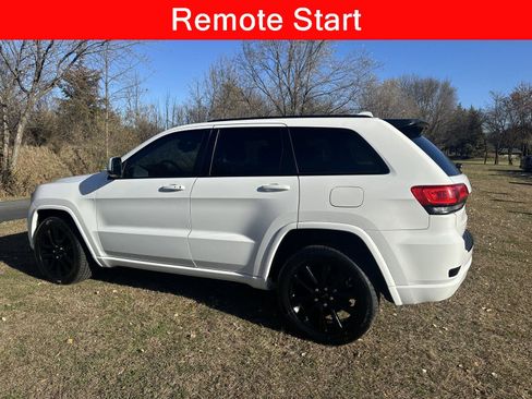 Used 2018 Jeep Grand Cherokee Altitude image 3