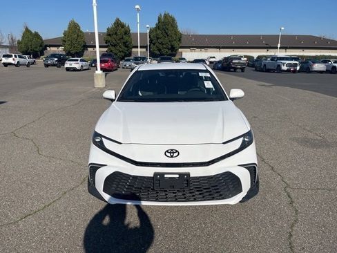 Used 2025 Toyota Camry SE image 2