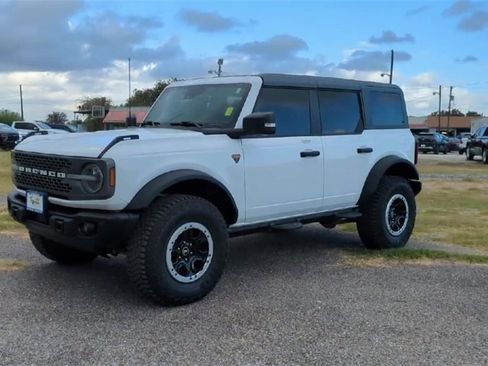 Used 2023 Ford Bronco Badlands image 4