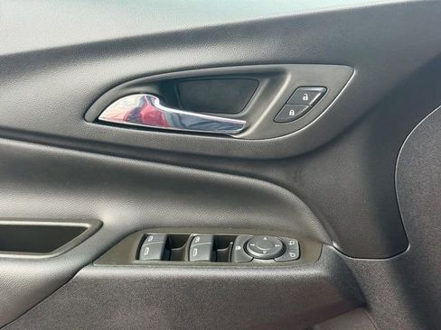 Used 2023 Chevrolet Equinox LT FWD image 23