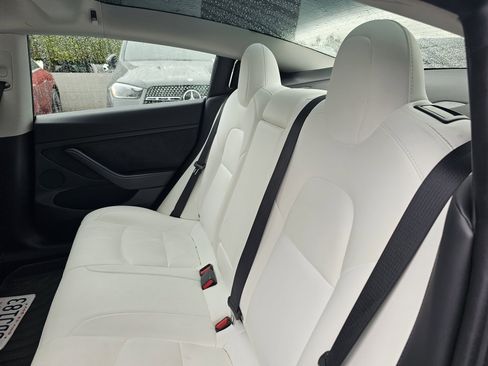 Used 2022 Tesla Model 3 image 8