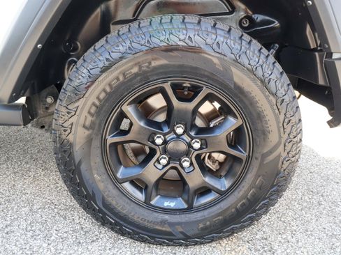 Used 2021 Jeep Wrangler Sport AWD/4WD image 30