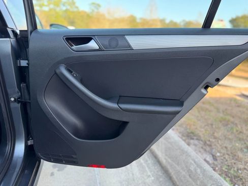 Used 2016 Volkswagen Jetta SE image 32