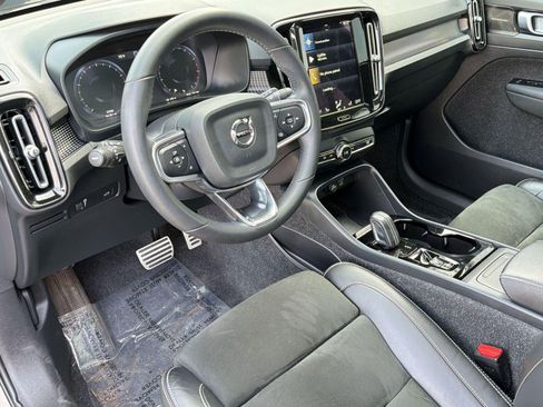 Used 2022 Volvo XC40 T5 R-Design w/ Advanced Package AWD/4WD image 4