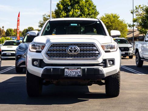 Used 2017 Toyota Tacoma TRD Off-Road w/ Tow Package AWD/4WD image 2
