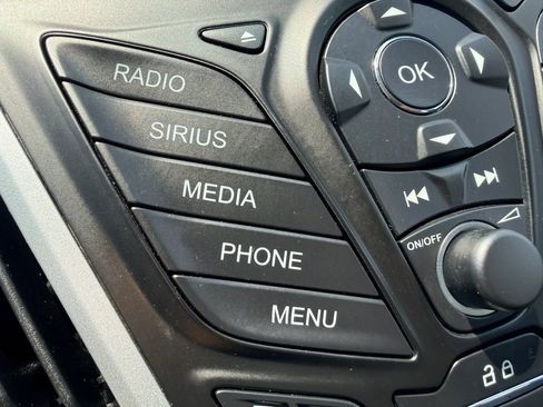 Used 2014 Ford Focus SE w/ Equipment Group 201A FWD image 5
