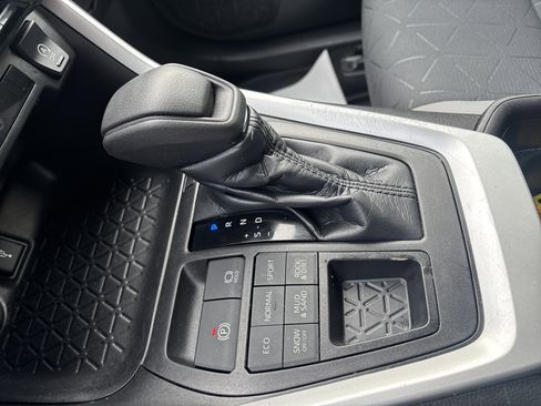 Used 2021 Toyota RAV4 XLE image 24