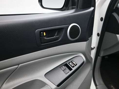 Used 2014 Toyota Tacoma PreRunner image 8