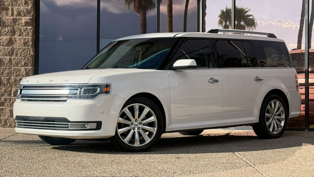Used 2018 Ford Flex Limited w/ Equipment Group 303A AWD/4WD image 3
