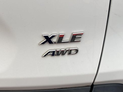 Used 2019 Toyota RAV4 XLE w/ Convenience Package AWD/4WD image 15