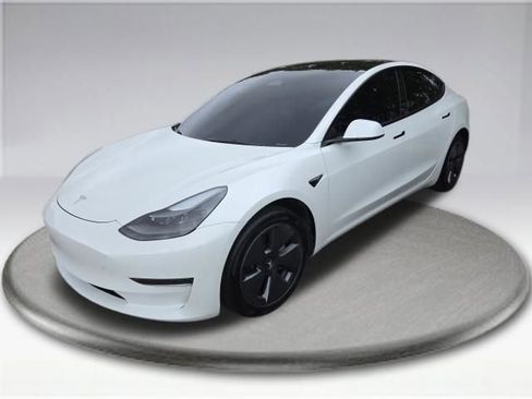 Used 2023 Tesla Model 3 Standard Range image 11