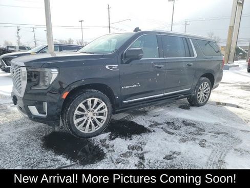 Used 2023 GMC Yukon XL Denali w/ Denali Reserve Package image 4