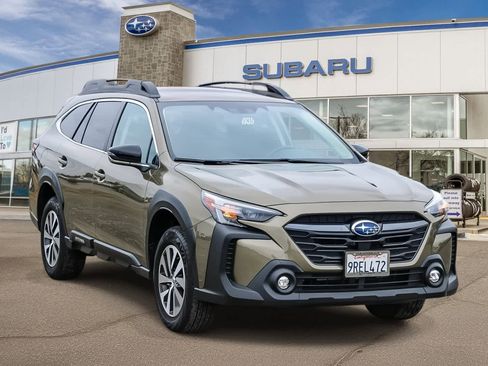 Used 2025 Subaru Outback Premium image 5