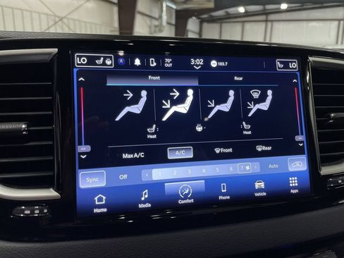 Used 2024 Chrysler Pacifica Touring-L FWD image 22