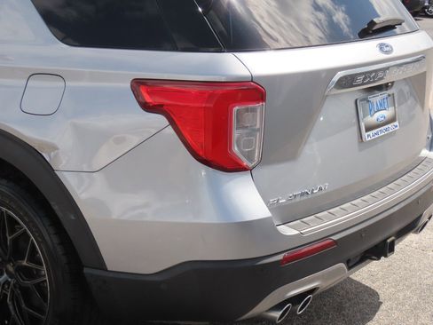 Used 2020 Ford Explorer Platinum w/ Premium Technology Package AWD/4WD image 16