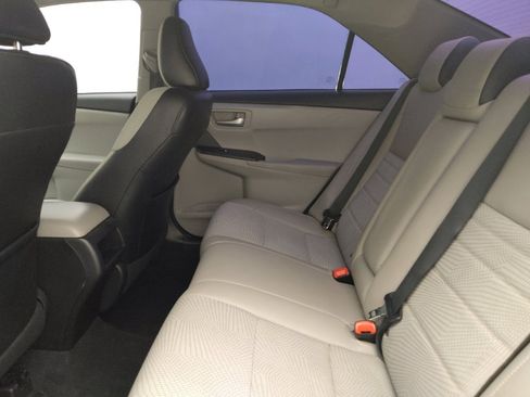 Used 2017 Toyota Camry SE w/ Moonroof Package FWD image 18