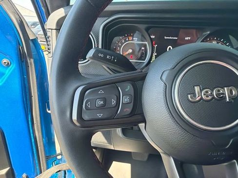 Used 2024 Jeep Gladiator Rubicon w/ Convenience Group AWD/4WD image 22