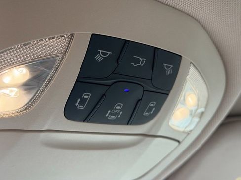 Used 2018 Chrysler Pacifica Touring Plus image 17