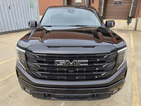 Used 2025 GMC Sierra 1500 Elevation w/ Elevation Premium Package image 4