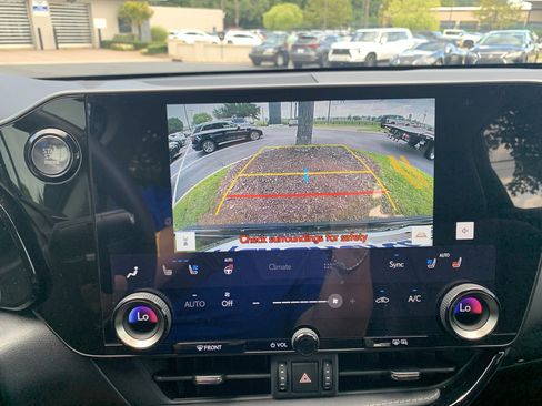 Used 2025 Lexus NX 250 FWD w/ Accessory Package (2T) image 11