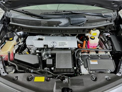 Used 2014 Toyota Prius V Five FWD image 31